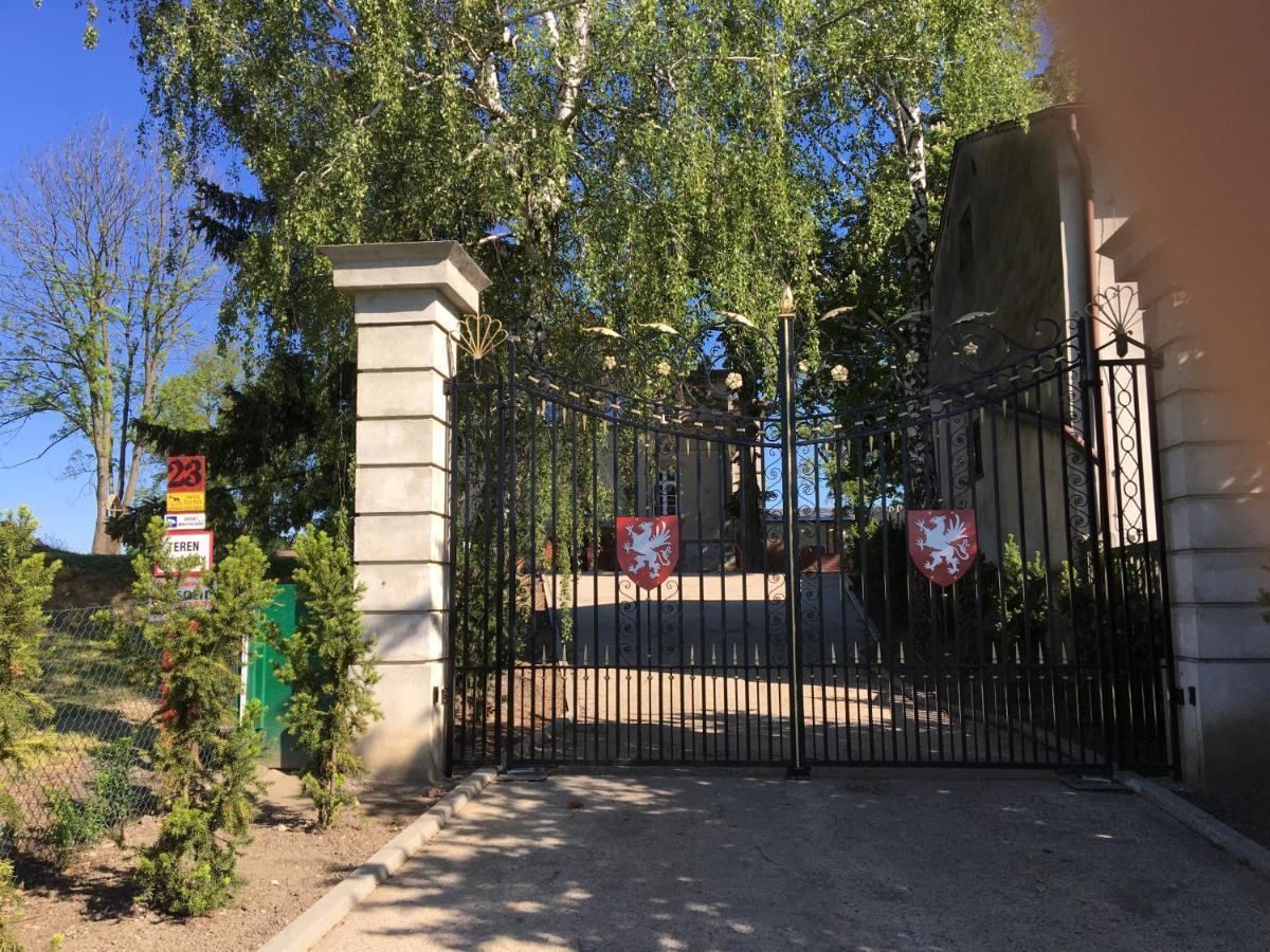 Palac Osowo Gostynskie Exterior foto